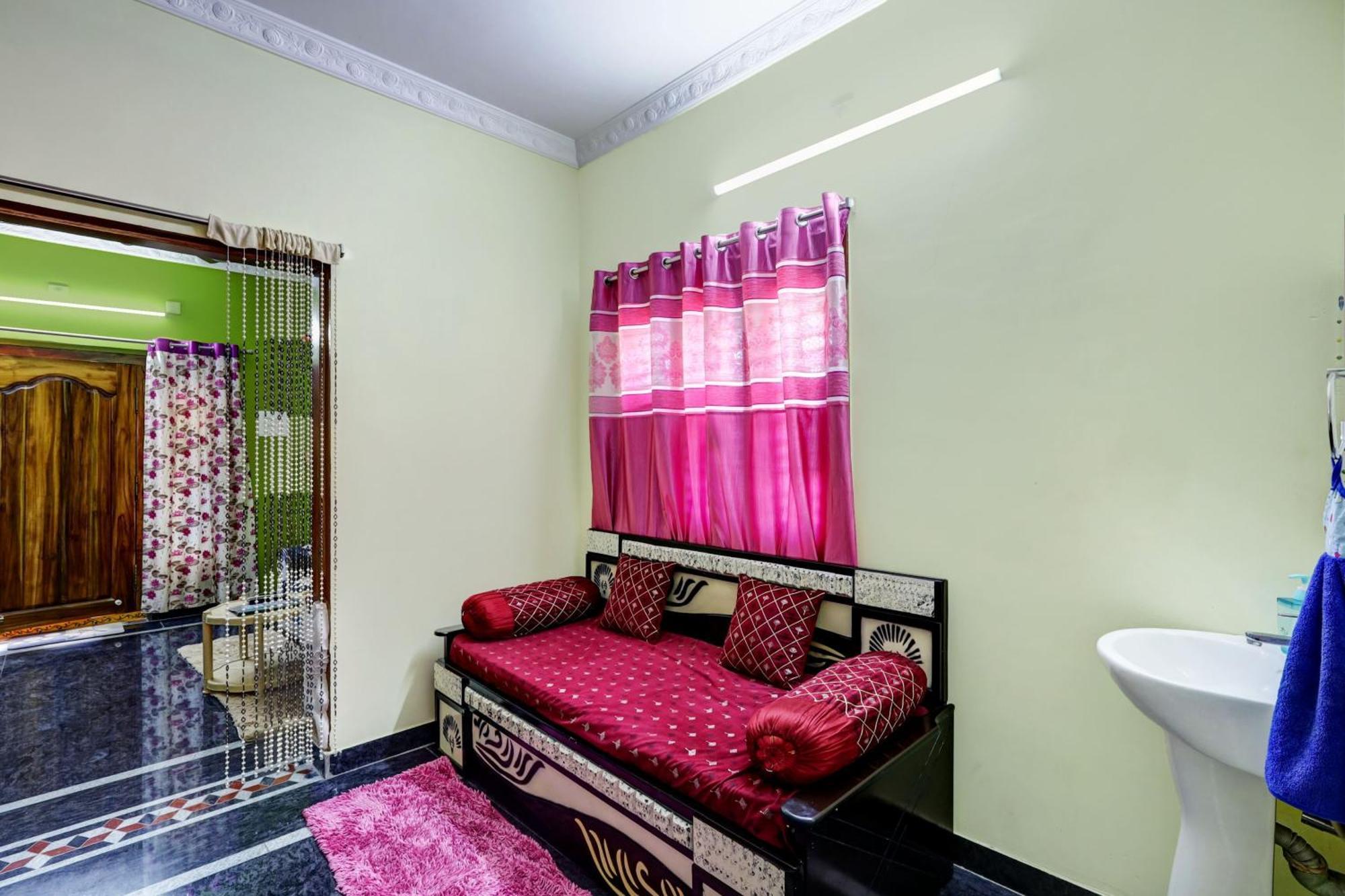 Sri Sakthi Home Stay - Beyond The Expectations- 10 To 15 Minutes Drive From Railway Station And Bus Station Tirupati Esterno foto